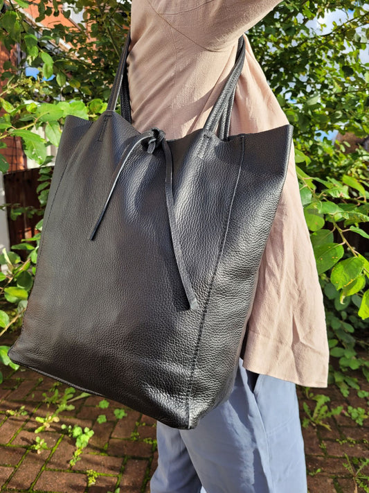 Embracing Simplicity: The Beauty of Handbags Without Zips