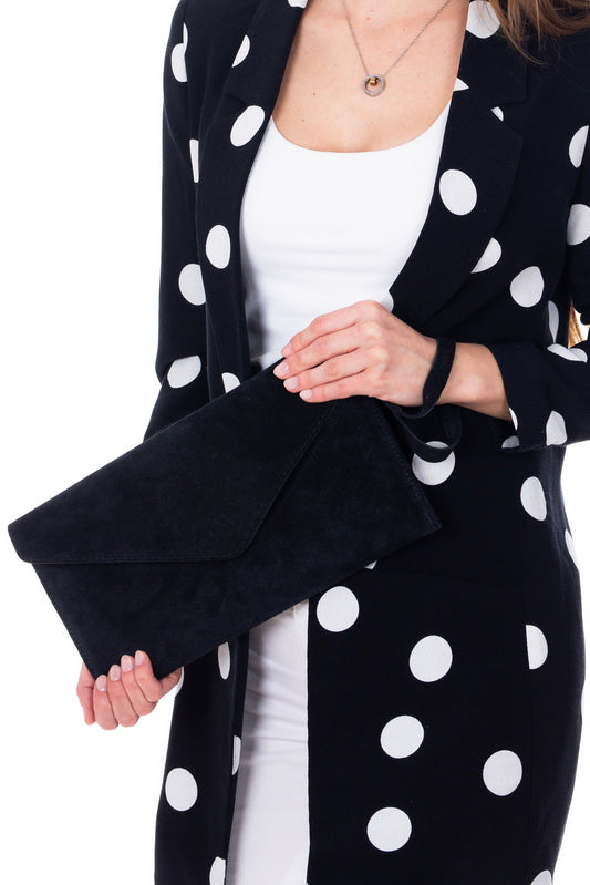 Learn how to carry your clutch bag