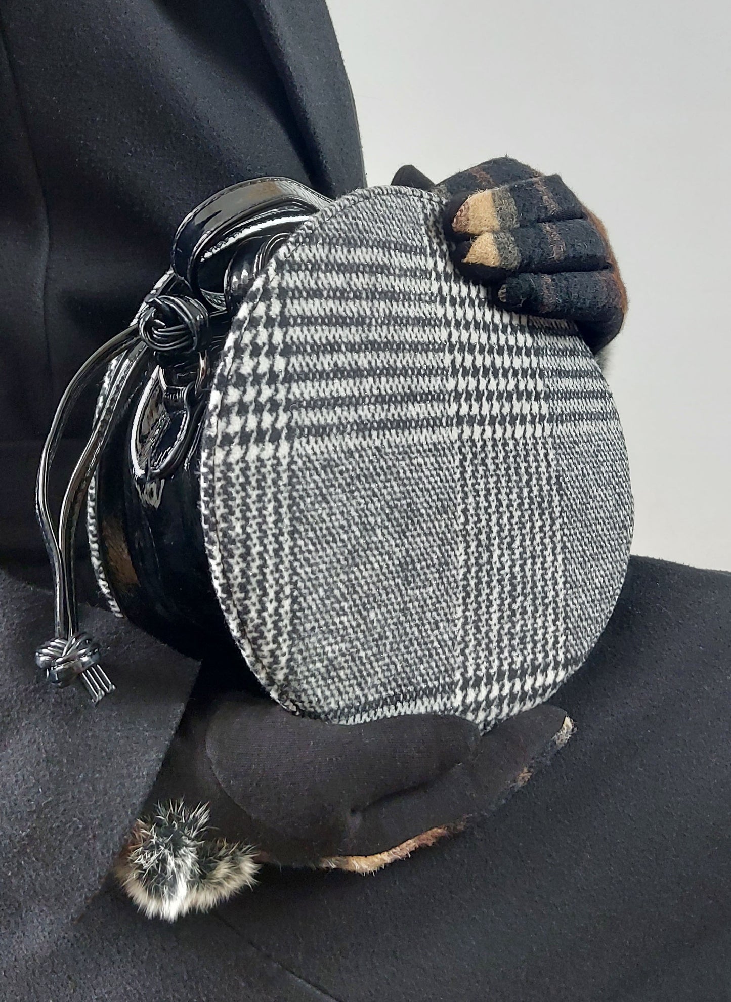 Retro styled Black And White Tweed patterned Round Crossbody bag